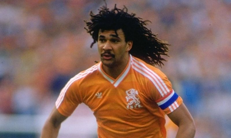 Số áo thi đấu của Ruud Gullit thể hiện truyền thống và Tự hào quốc gia